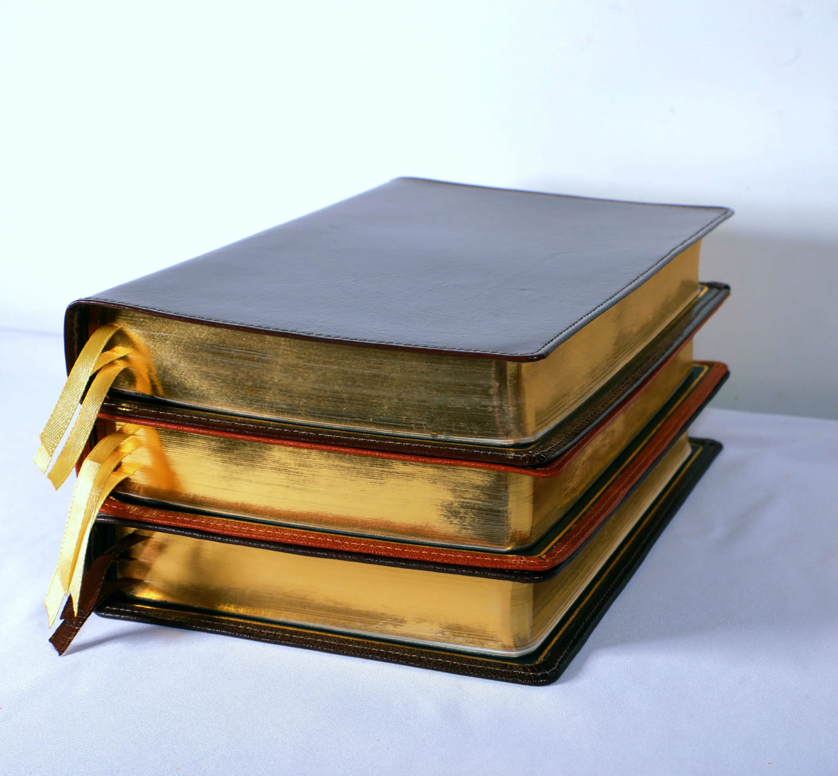 Bible /Genuine Leather Cover/ Bible Printing/ Hot Foil Stamping/ Blind Embossing/ Gold Edge Gilding