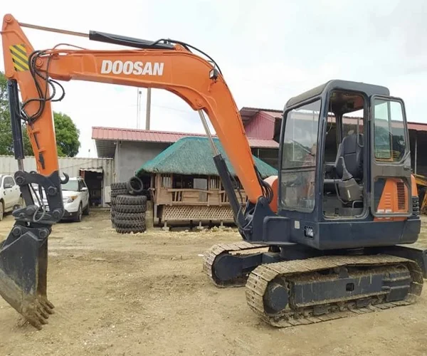 use Doosan dh55 mini crawler excavator originally from Korea 5ton mini digger for sale