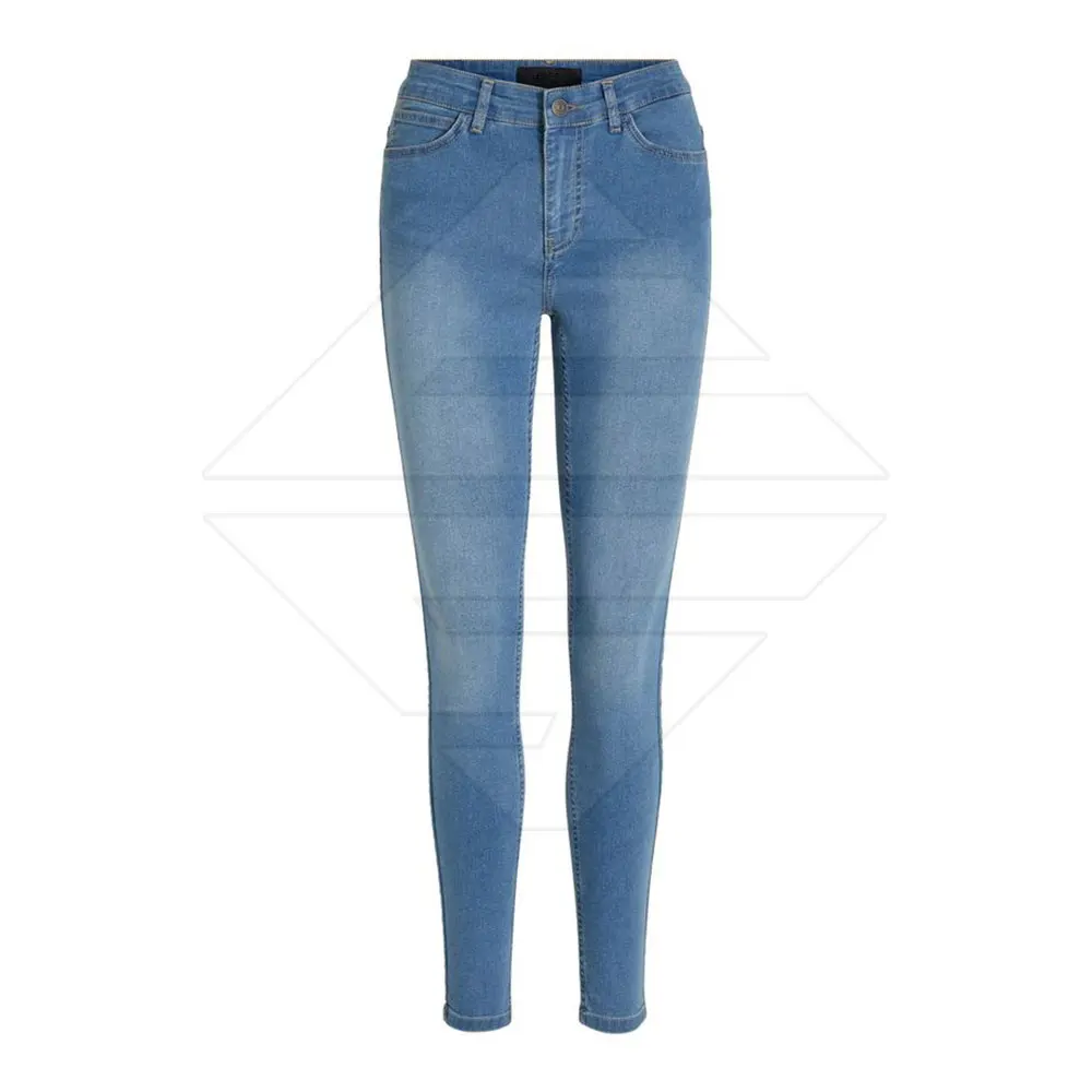 
Женские рваные джинсы с высокой талией в разных стилях 