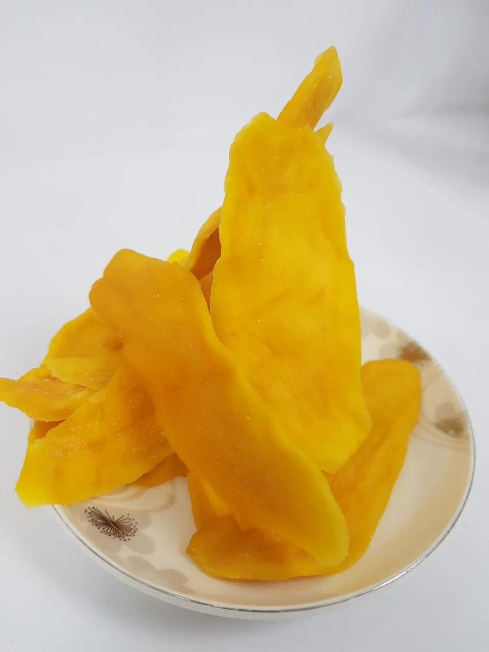 Soft dried Mango good Quality and Less Sugar dried mango chips