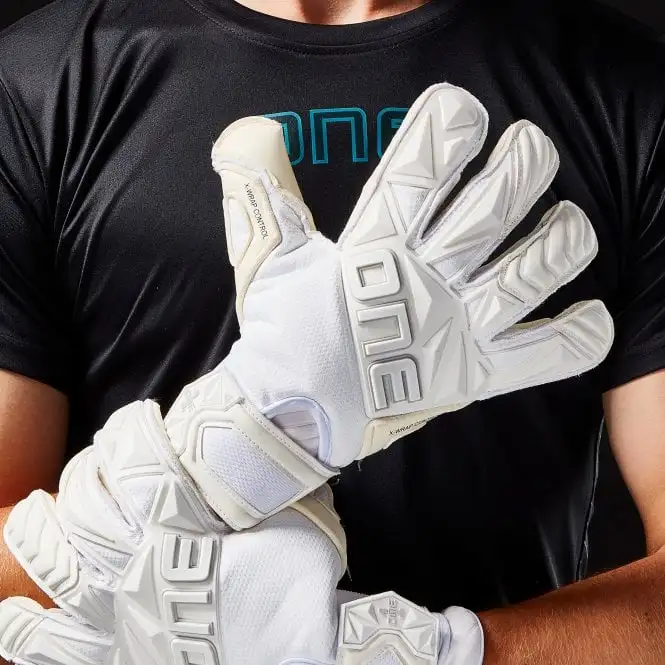 
professional goalkeeper gloves 
