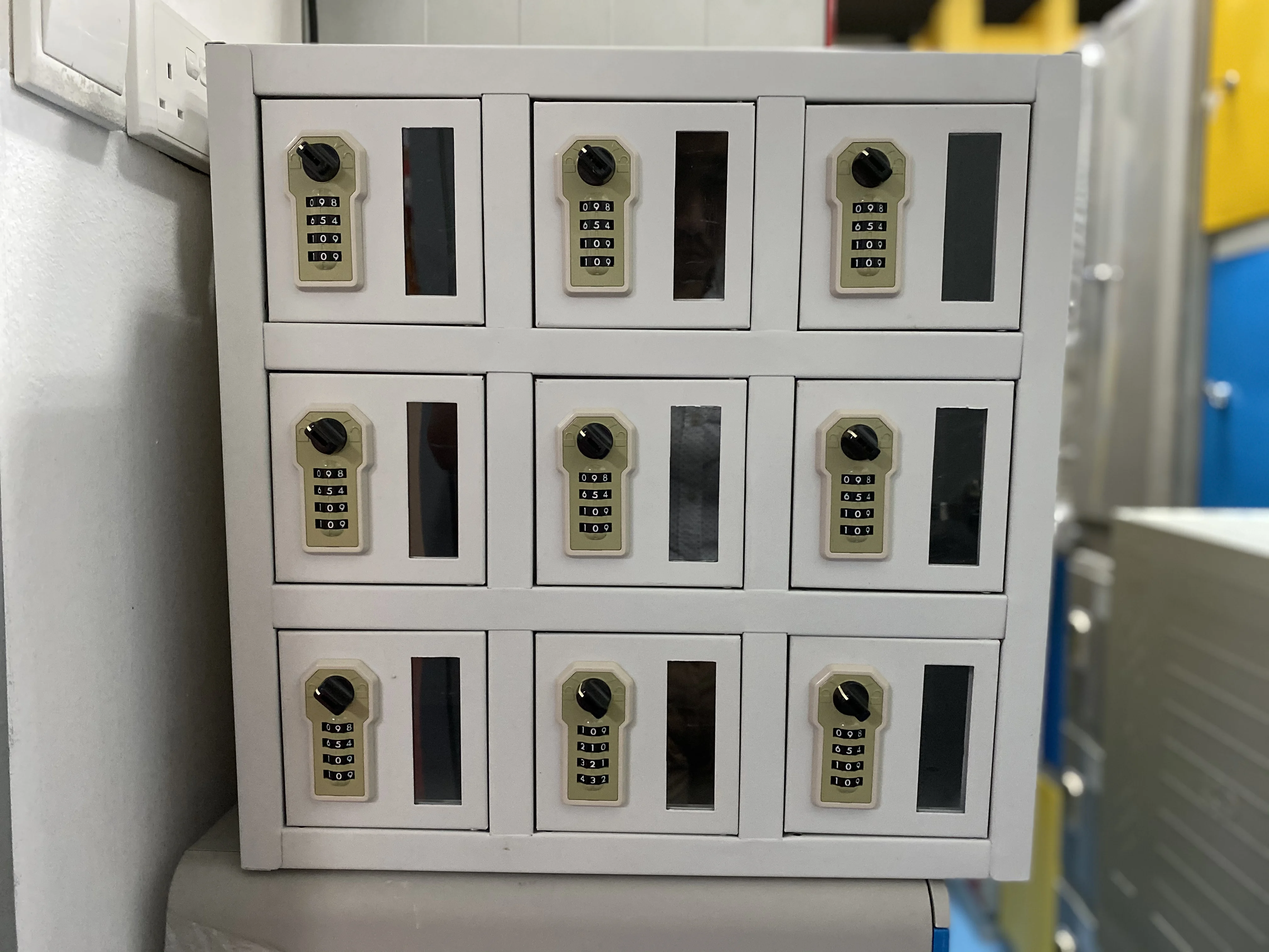  Top Product Locker Manufacturer Factory Mobile And Laptop Lockers