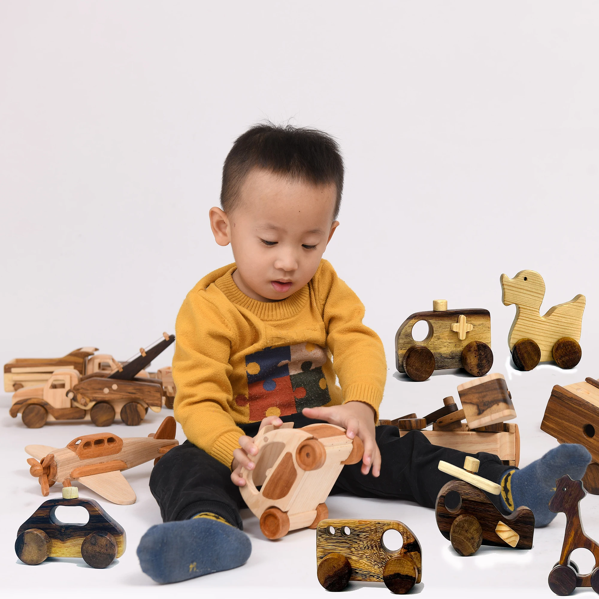 OEM - ODM Wooden Racing Car Track Toy  Vehicle Wheels Shaped Wheels Shaped Push And Pull Wooden Racing Car