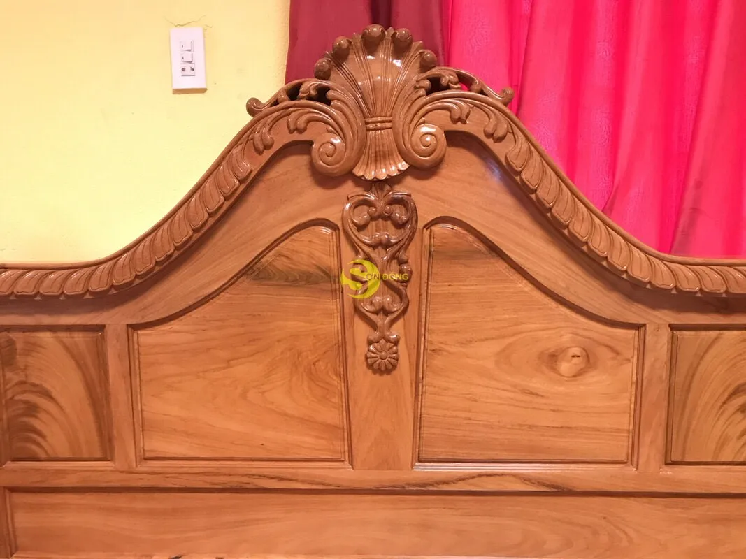 Royal bed 100% red oak