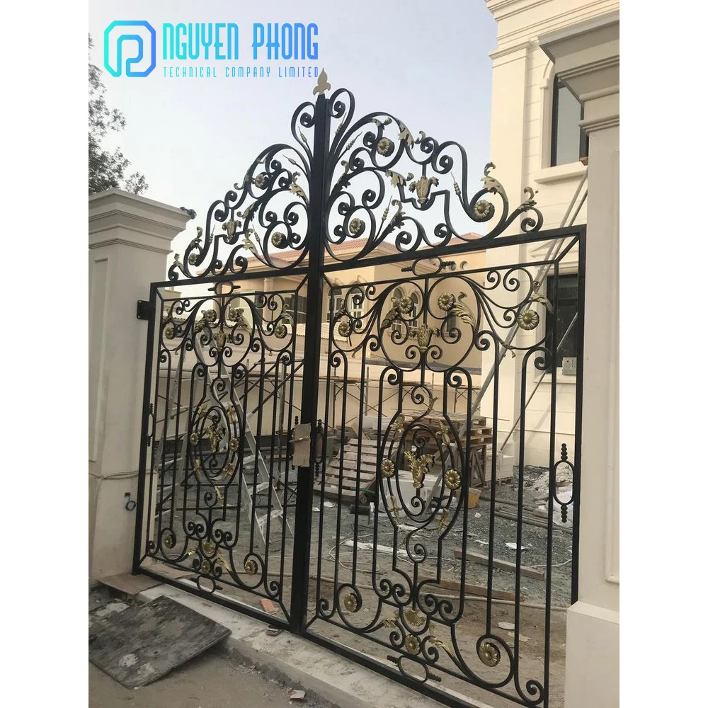 Производитель OEM Роскошные кованые железные главные ворота для