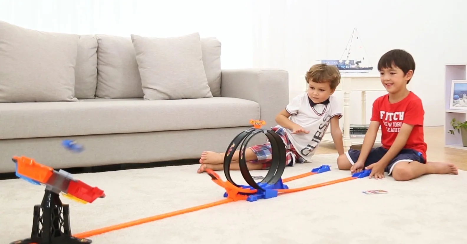  Высокоскоростные автомобили SpinForce с треком (6 шт. в 1 коробке)