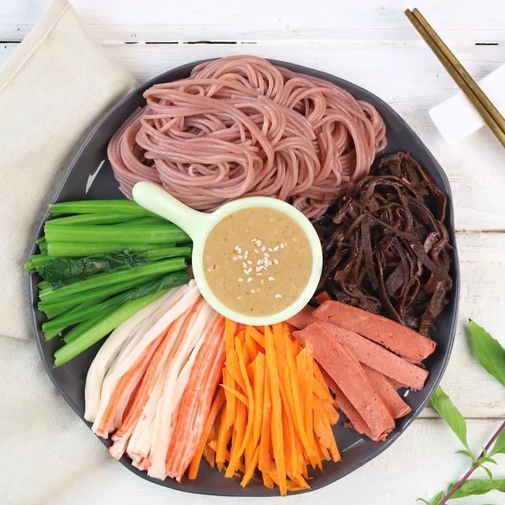 Очень разумная коричневая рисовая вермишель из Вьетнама