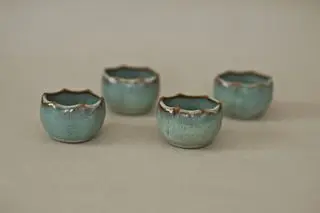 Керамический подсвечник в виде яичной скорлупы ручной работы светло-голубого цвета набор из 4 шт.