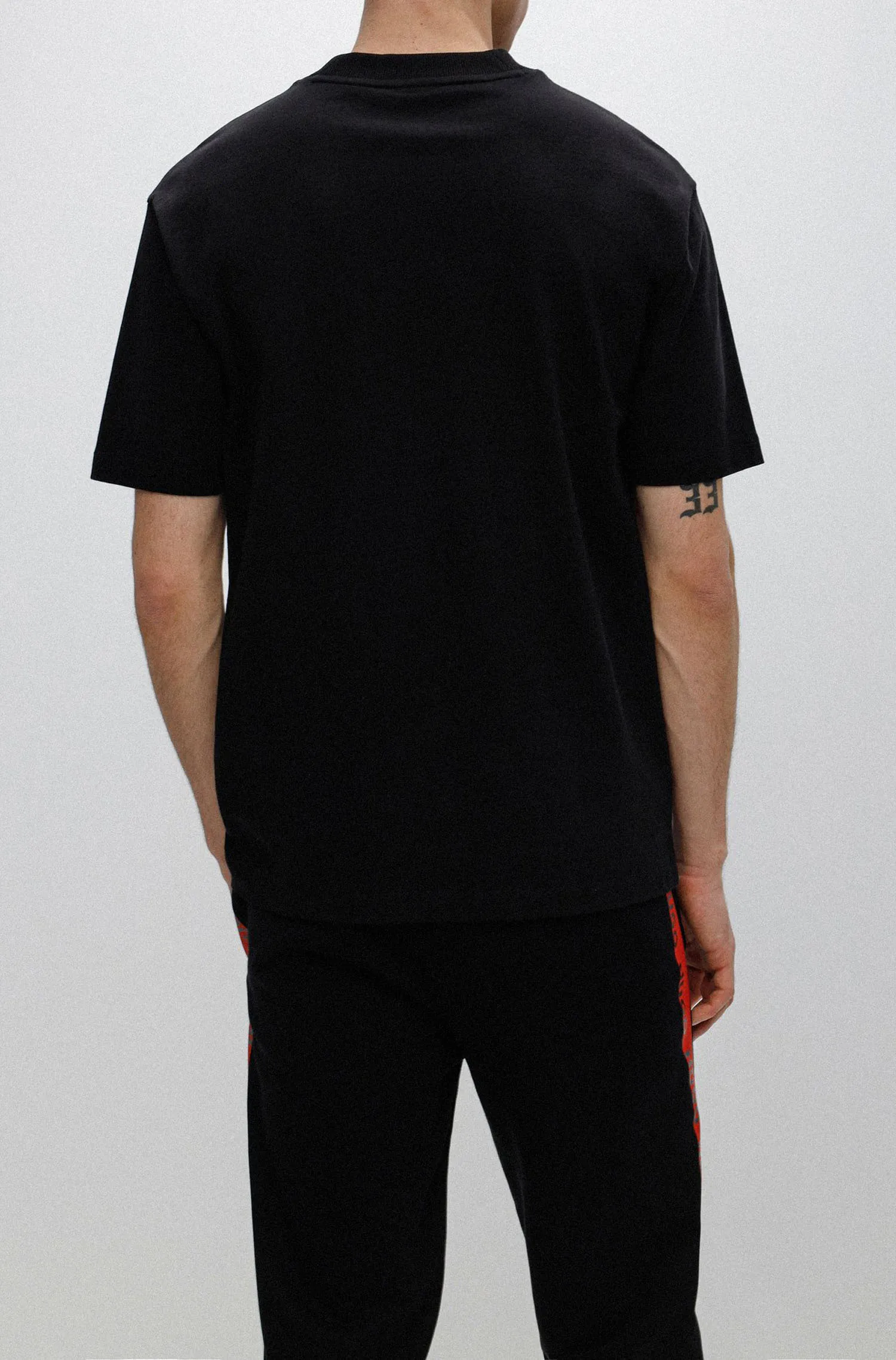 2021 Custom New Relaxed-Fit T-shirt In Cotton With Red Logo Tape With Custom Logo Manufactured By Camo Impex