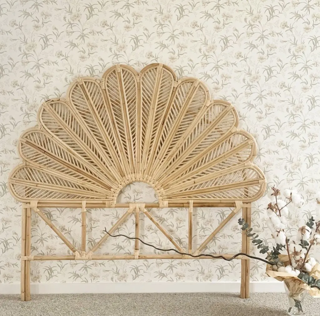 Винтажный ротанговый изголовье из павлина сделанное во Вьетнаме ротанга с цветами