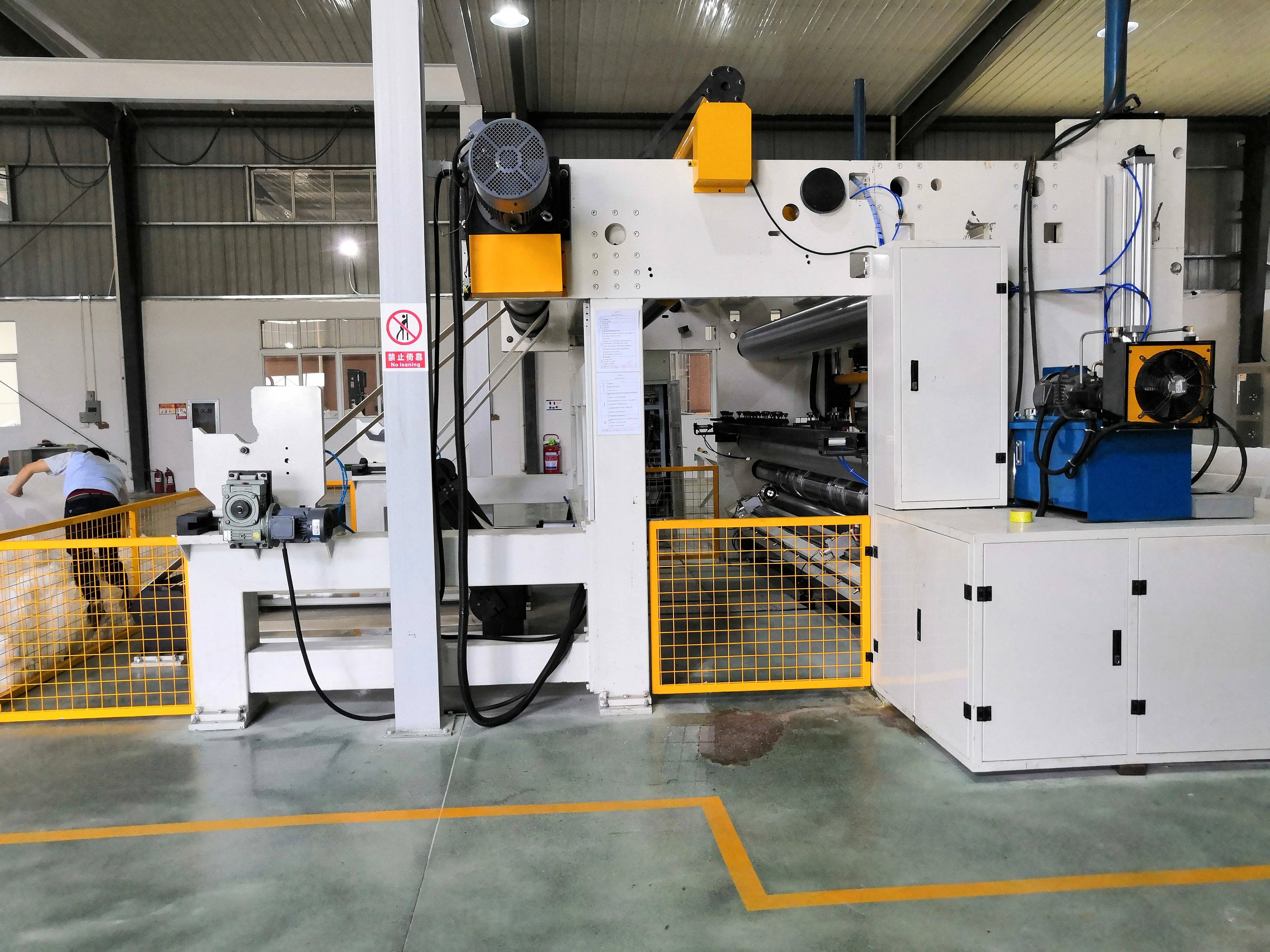 Huiyu 2.4M SMS Spunbond and Meltblown Nonwoven Fabric Making Production Line with High Specification