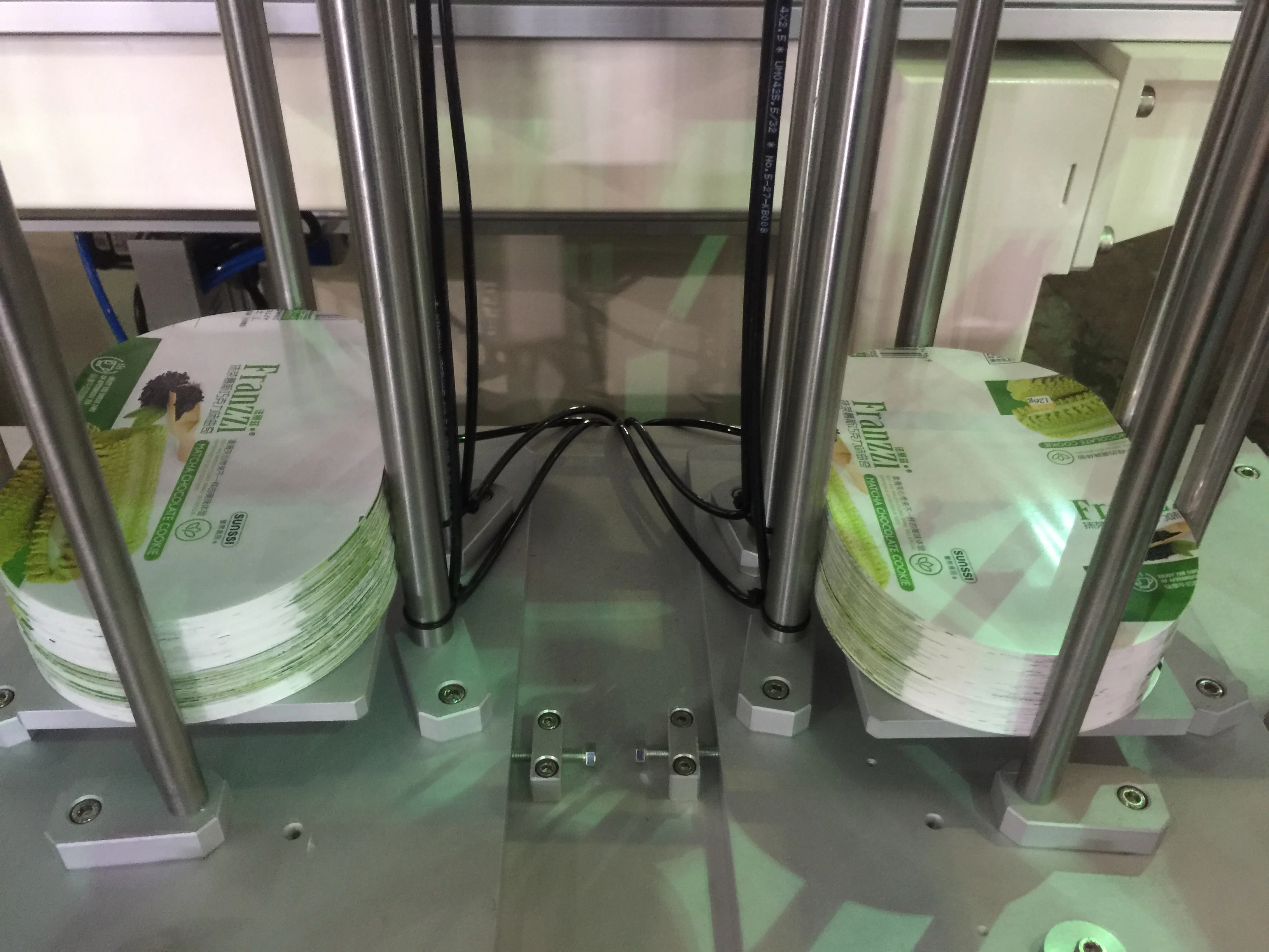  Машина для этикеток IML robot solution in mold 1000 мл ванна 2 полости от машины литья под давлением кормления