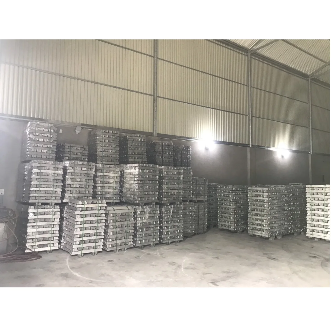 Высокая чистота, Лучшая цена, минералы и металлургия, алюминиевый сплав, слиток ADC 12 от вьетнамского производителя