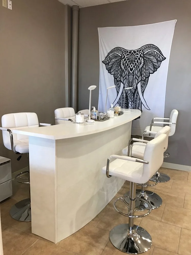 Great Foshan Factory Wholesale Cheap Fancy Design White Solid Wood Leather Pedicure Manicure Table Spa Chair and Bowl Set