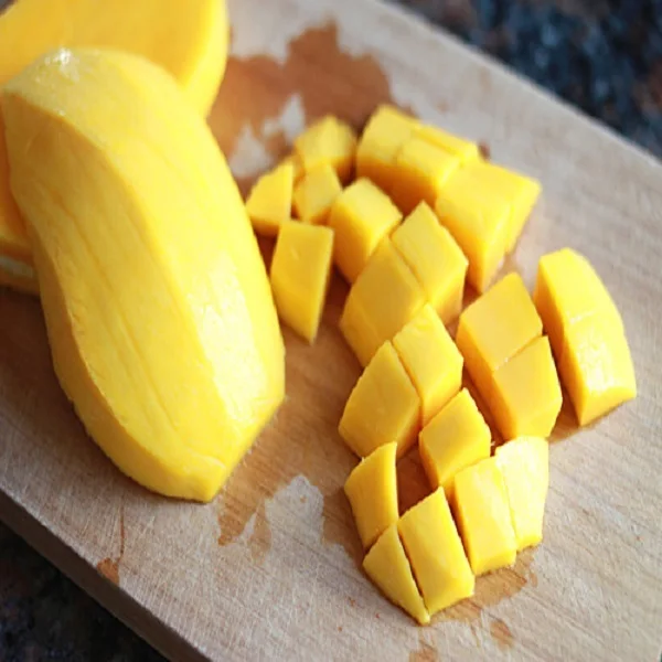 The Top Whole Sale High Quality Fresh Cat Chu Mango Chunk Export From Vietnam 2021Use For Food Gift For Your Family and Eating