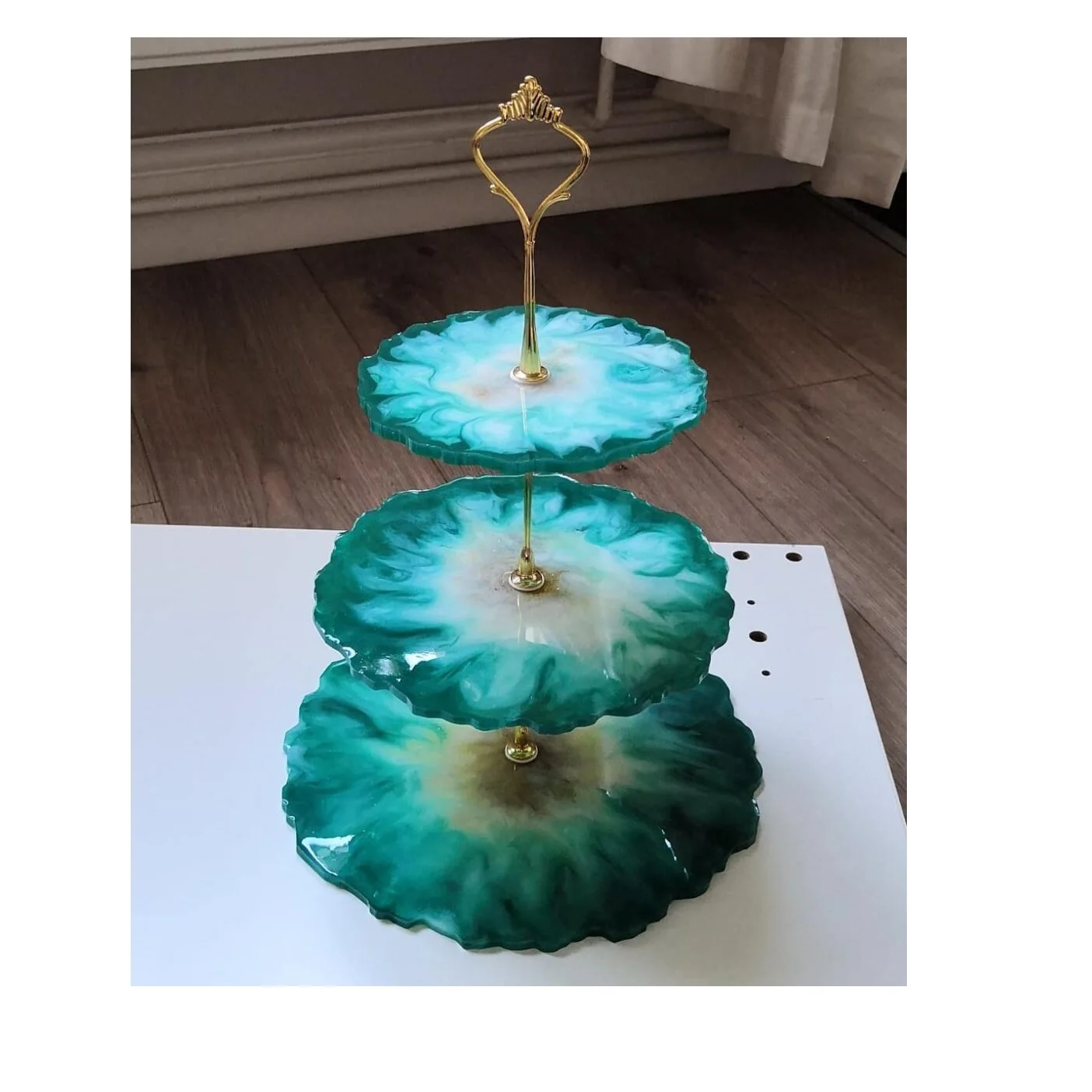 Latest Design Epoxy Cake Stand Round Shape White Pedestal Dessert Holder Wedding Party Decoration at Best Prices