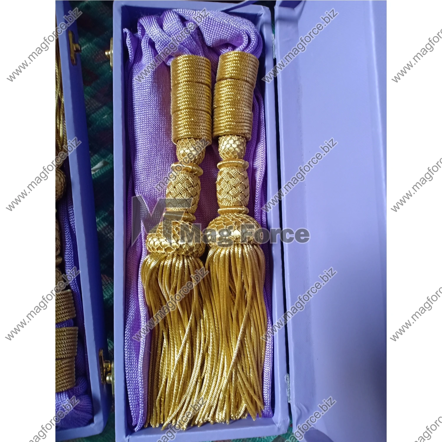 Гирлянда с кисточками из дерева и джутовой веревки