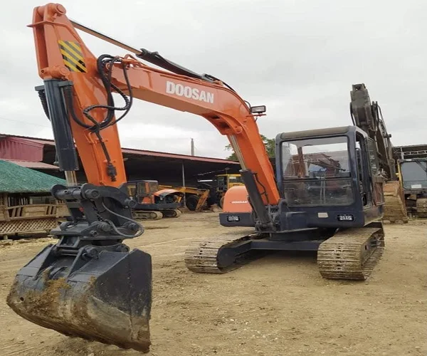 use Doosan dh55 mini crawler excavator originally from Korea 5ton mini digger for sale