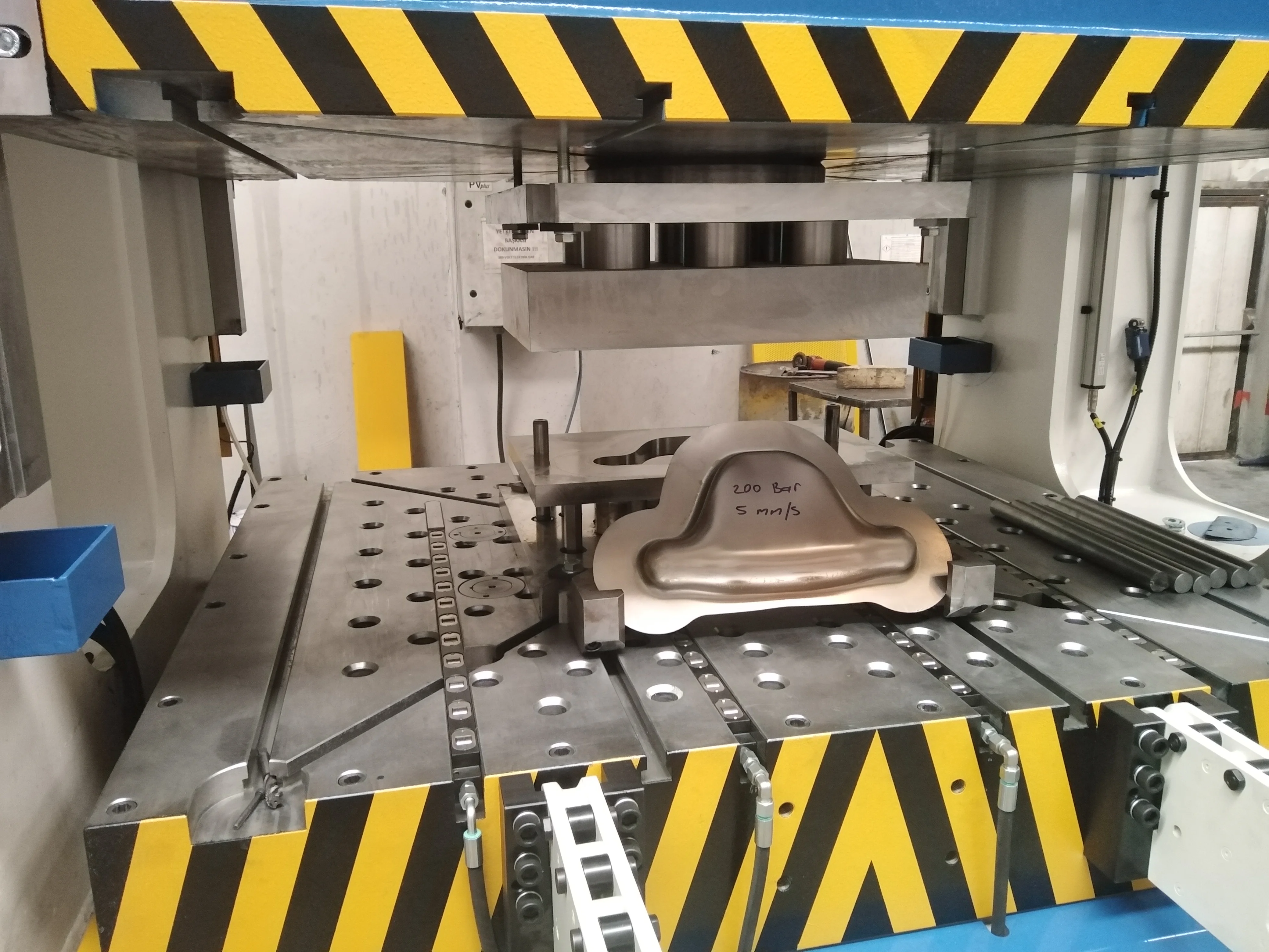 DDP850 Hydraulic Deep Drawing Press With Double Effect For Specific Purpose 1000-15000 kN