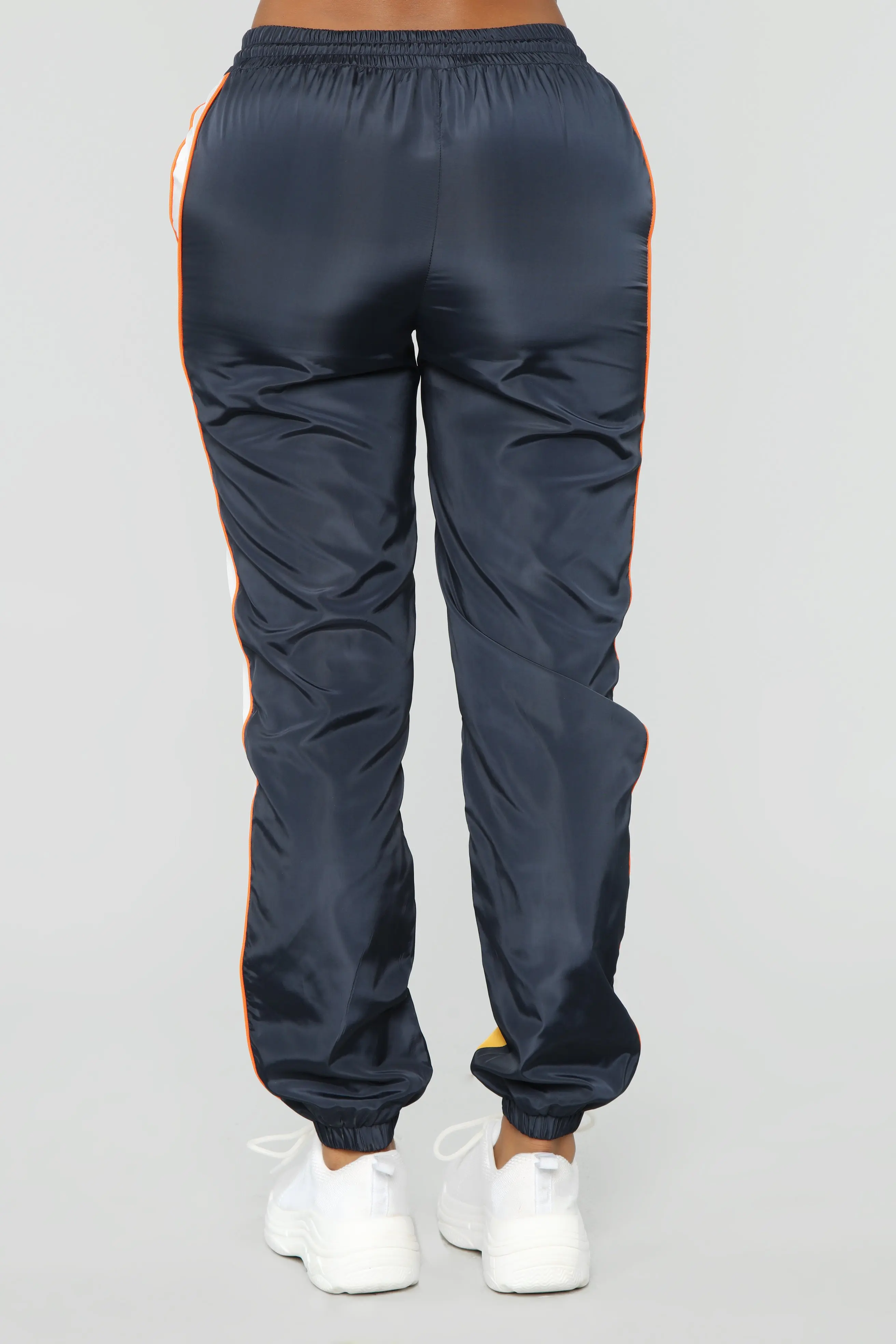 2021 Customized lightweight spring windbreaker women  suits running jacket suit