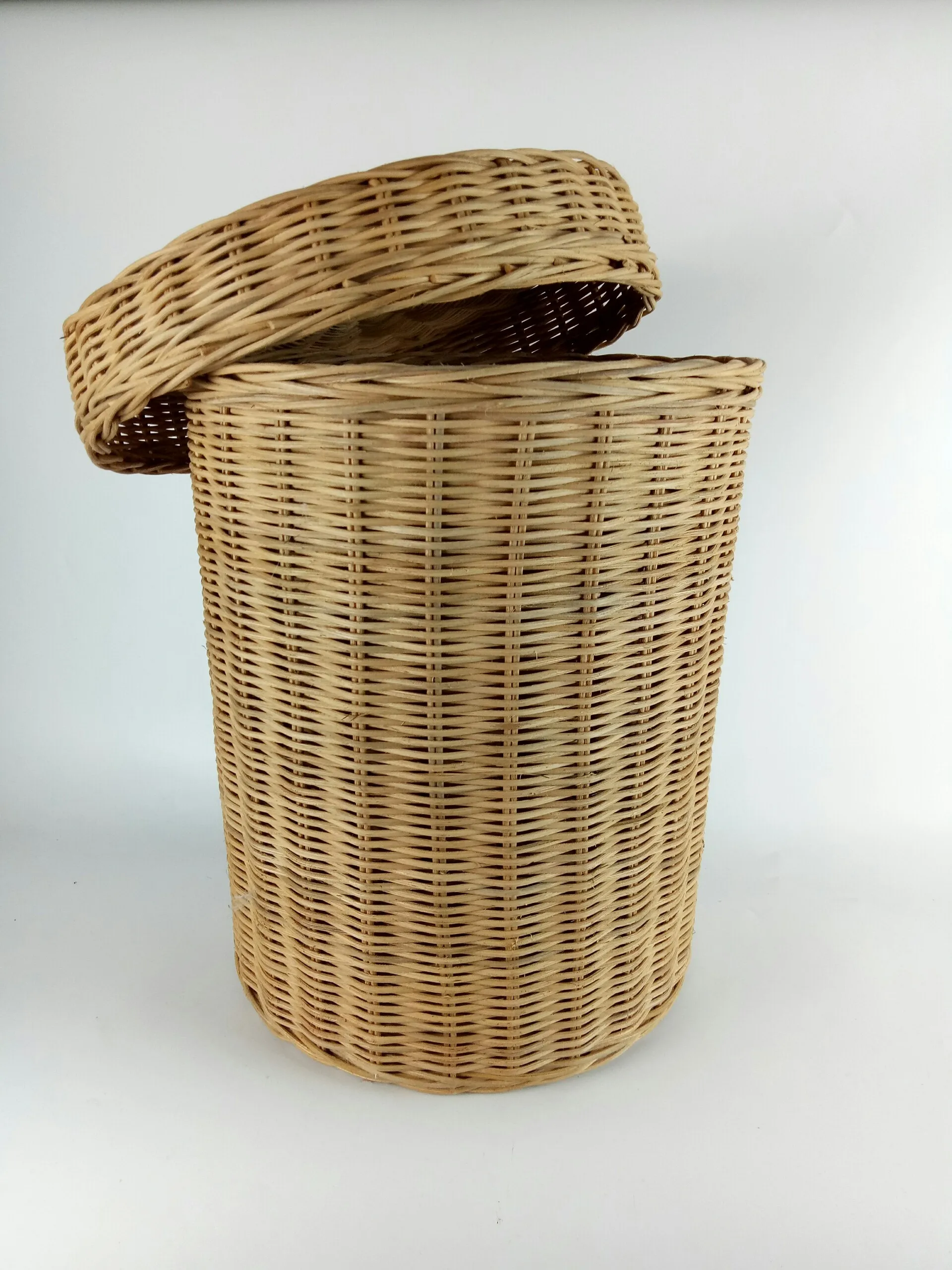 Eco-friendly Wicker Round Natural Rattan Pot Straw Lid Handle Linen Dush Bin TRash Laundry Hotel Rattan Storage Baskets