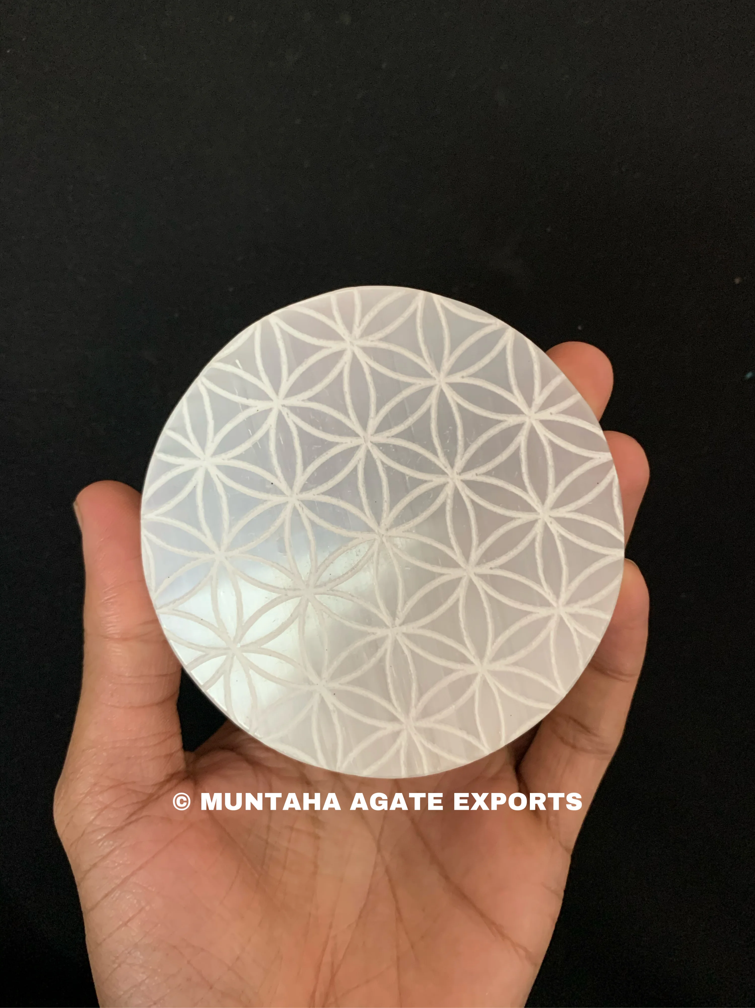 Beautiful Flower Life Engraved Selenite Charging Plate White Crystal Material round Circle Shape with Muntaha Agate Circle Shape