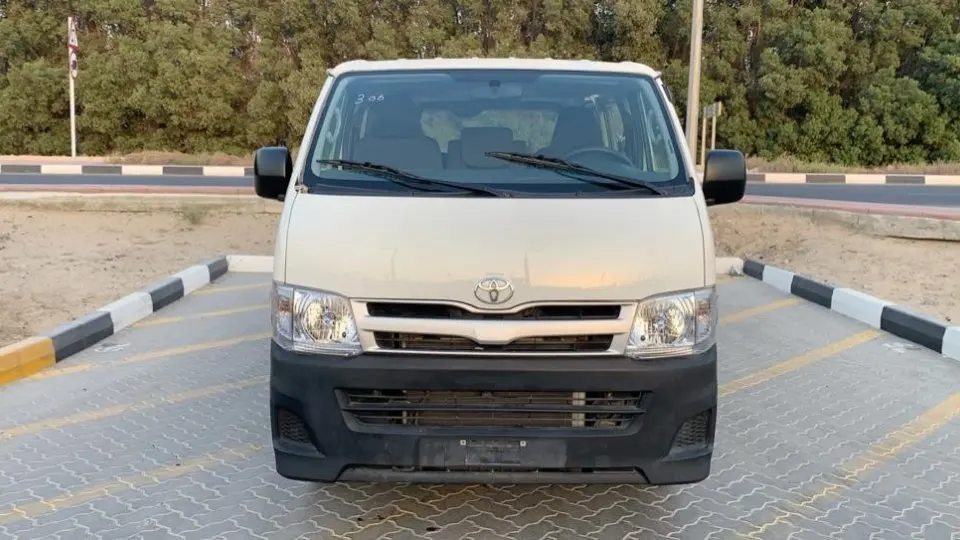 Toyota Hiace 2012 15 сидений