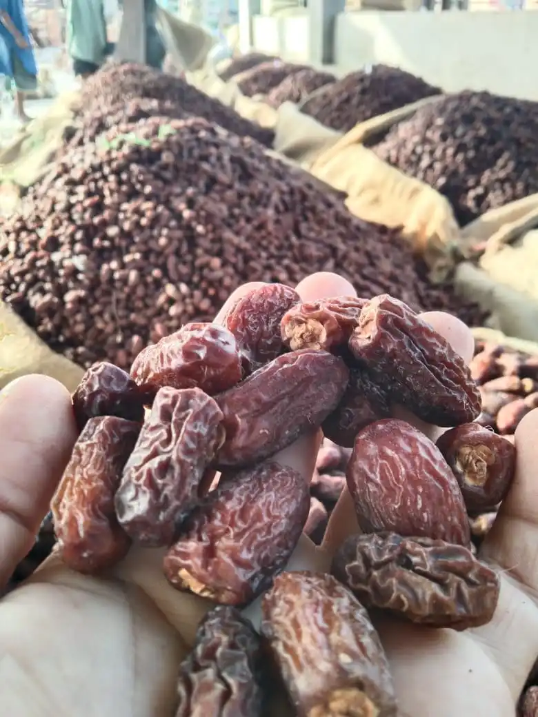PAKISTANI BROWN DRIED DATES FRESH CROP OF 2021-22 PREMIUM QUALITY SMALL SIZE RANGKAAT YELLOW CHUWARA CHUARA