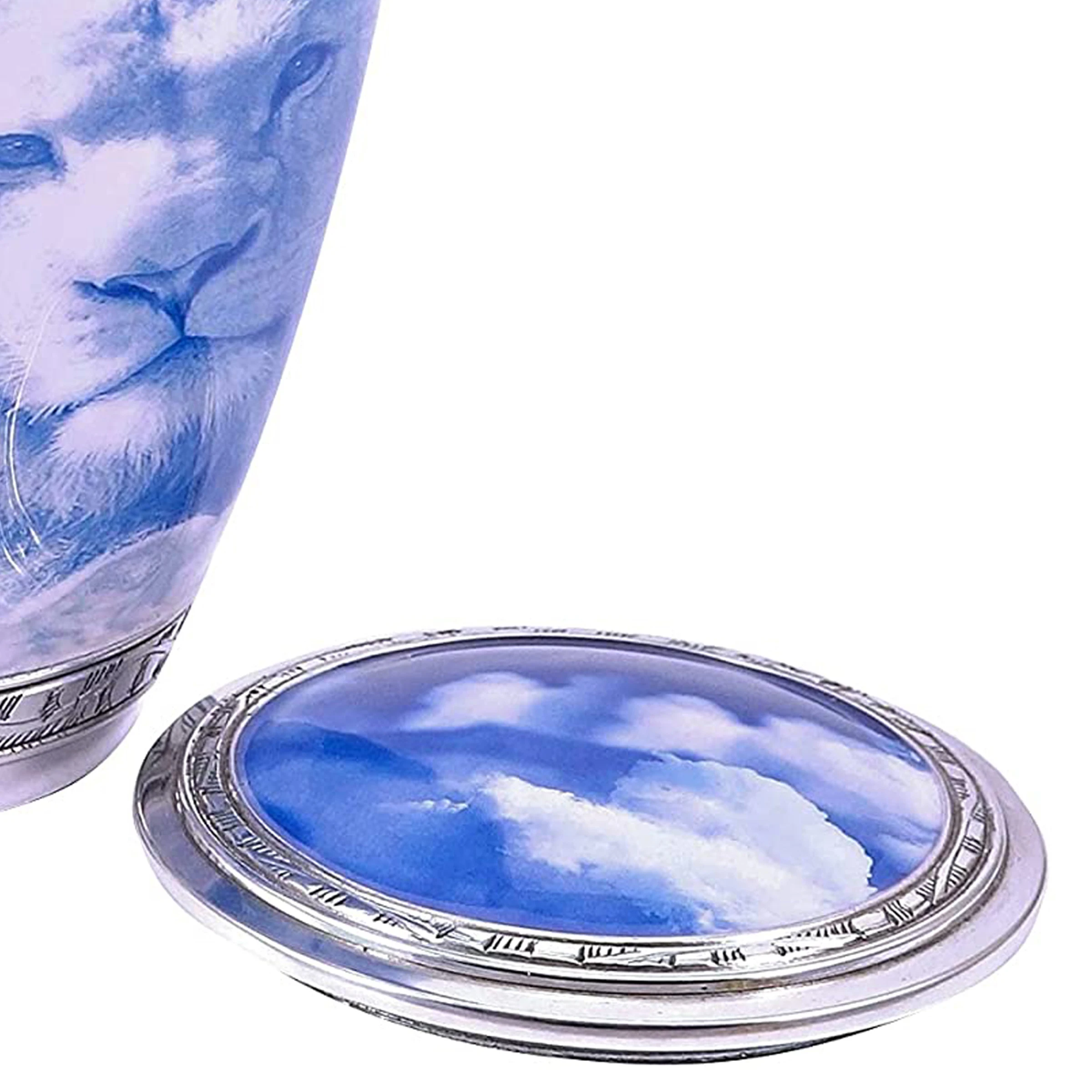 Оловянная большая урна для золы человека прекрасная и скромная ваших близких остается синей патиной