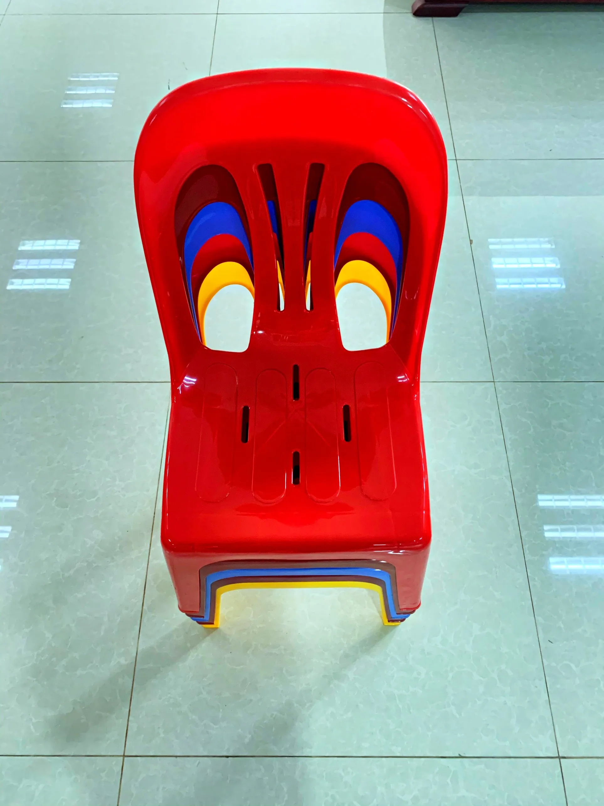 HIGH QUALITY PLASTIC CHAIR