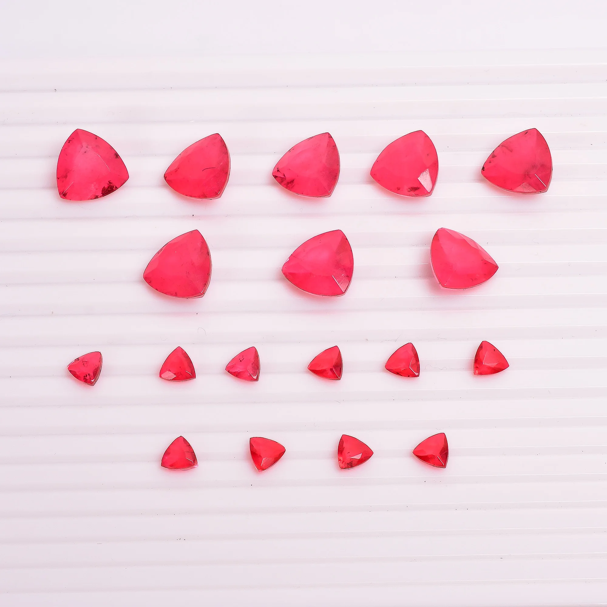 Рубин двойной кристалл оптовая цена Кристалл триллион огранка драгоценный камень свободный Сапфир ювелирные изделия