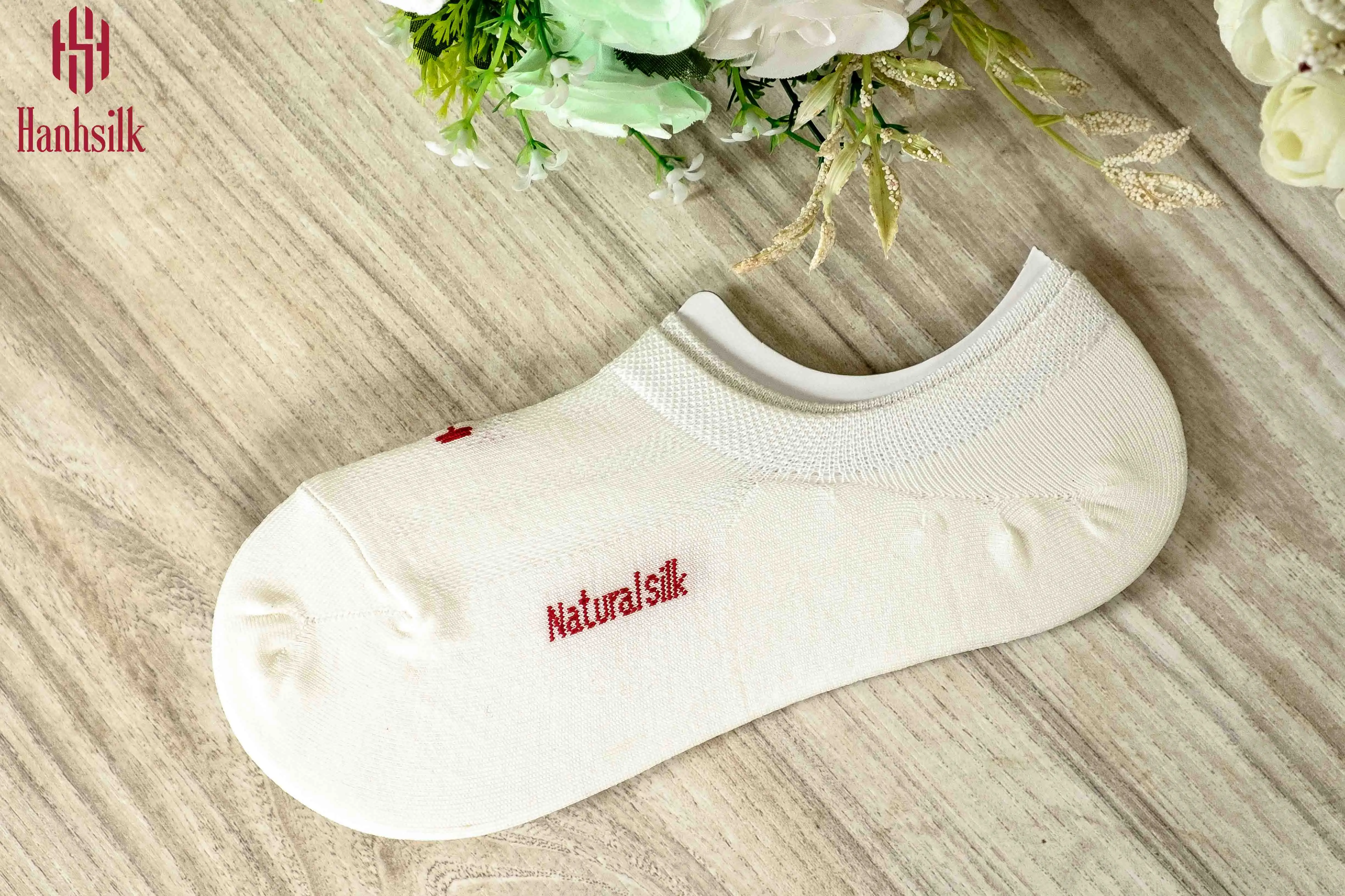 95% Silk Sock Black and White New Look invisible socks high quality and funtion for  Moisture absorption for both Man and Women