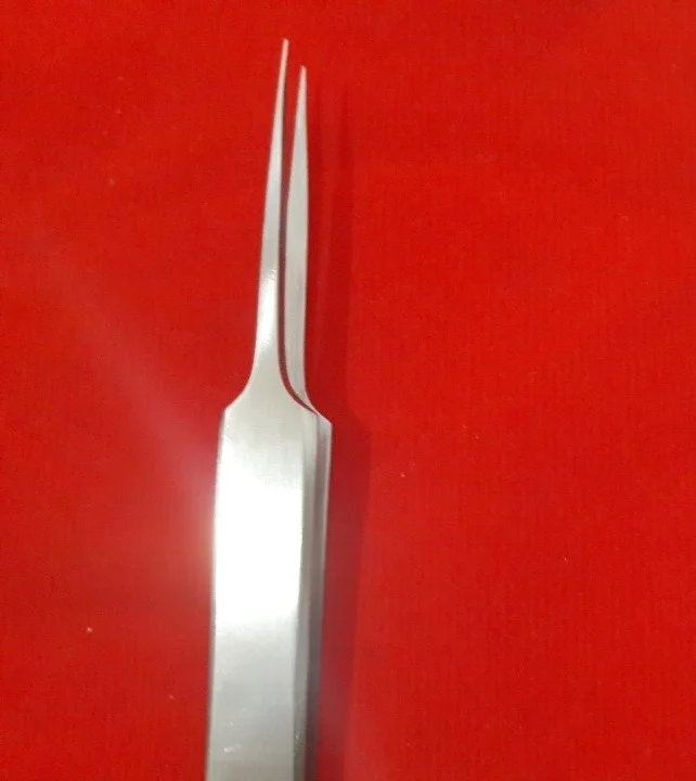 silver color teweezer.jpg