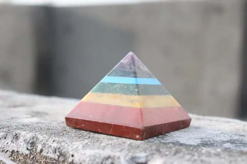 HEALING SEVEN CHAKRA AGATE PYRAMID / SEVEN CHAKRA CRYSTAL PYRAMID / PREMIUM QUALITY 7 CHAKRA HEALING GEMSTONE REIKI PYRAMIDS
