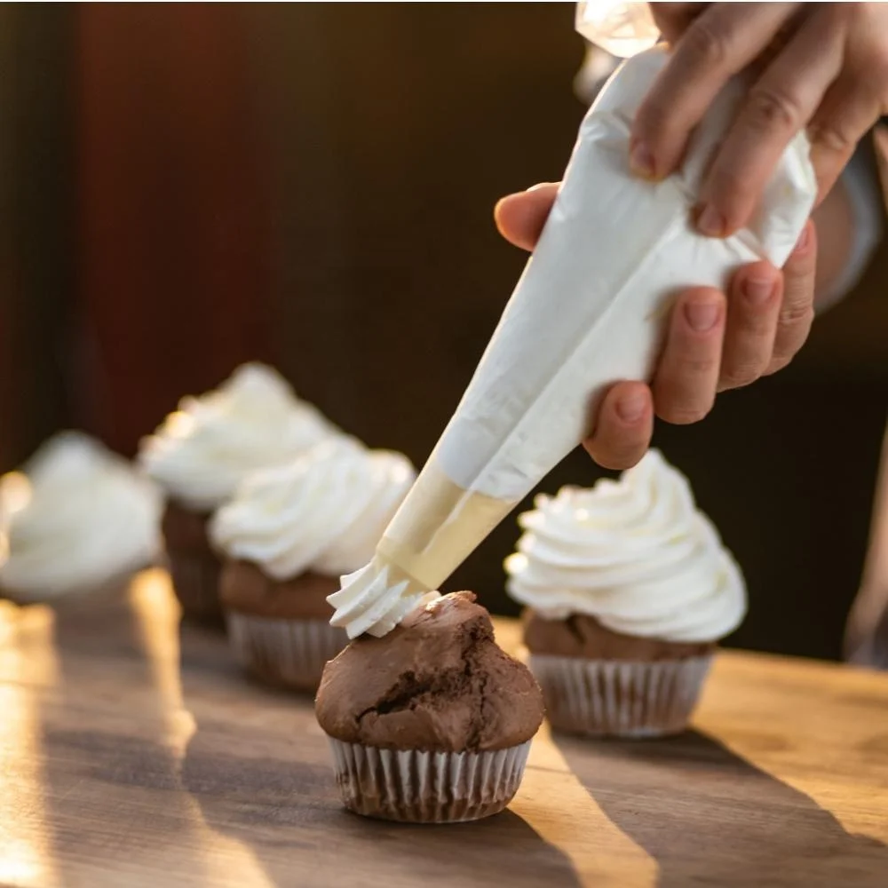 
Incredible Decorating Icing Set with White Pastry Bag and 8pcs Metal Icing Tips for Housewives Kitchen Cake Bakeware Baking 