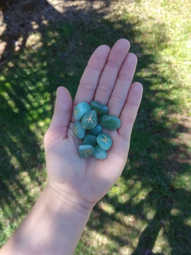 Handmade 25pcs Green Aventurine Elder Futhark Rune Set Reiki Healing Chakra Balance Engraved Quartz Gemstone Model Alfazal Agate