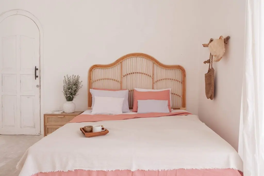 Винтажное постельное белье из натурального ротанга