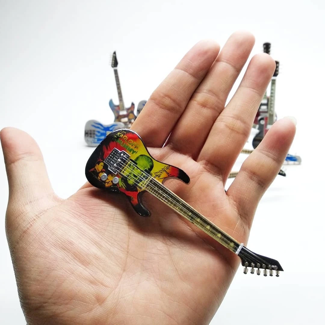 miniature guitar with stainles stand 10 cm