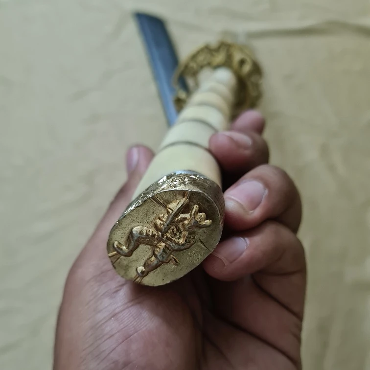 Японский меч из дамасской стали ручной работы на заказ с зажимами твердой латуни деревянной ножкой Пакистана