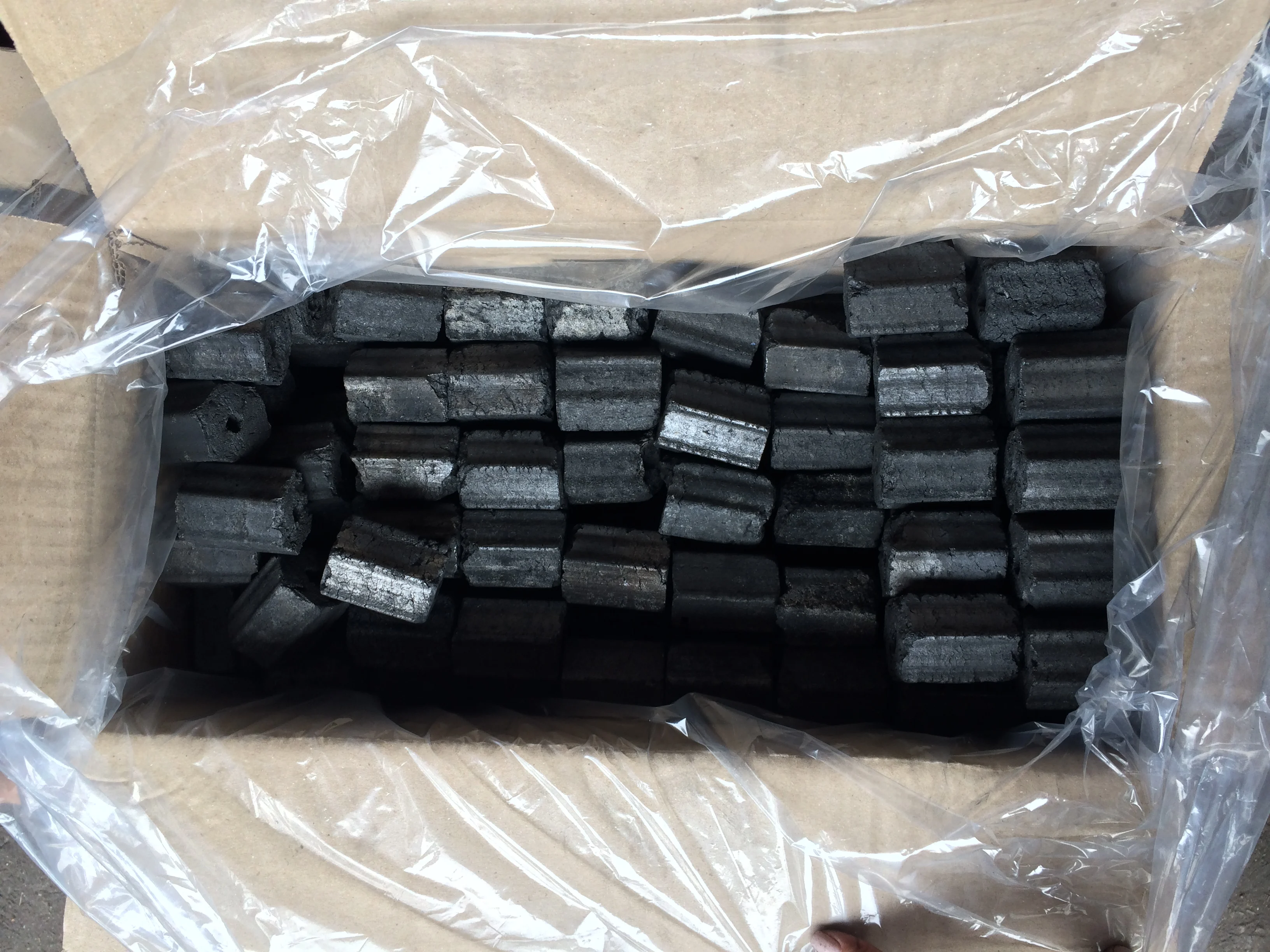  Лидер продаж 2021 древесный уголь высокое качество вьетнамские опилки барбекю брикет (резка) бездымный