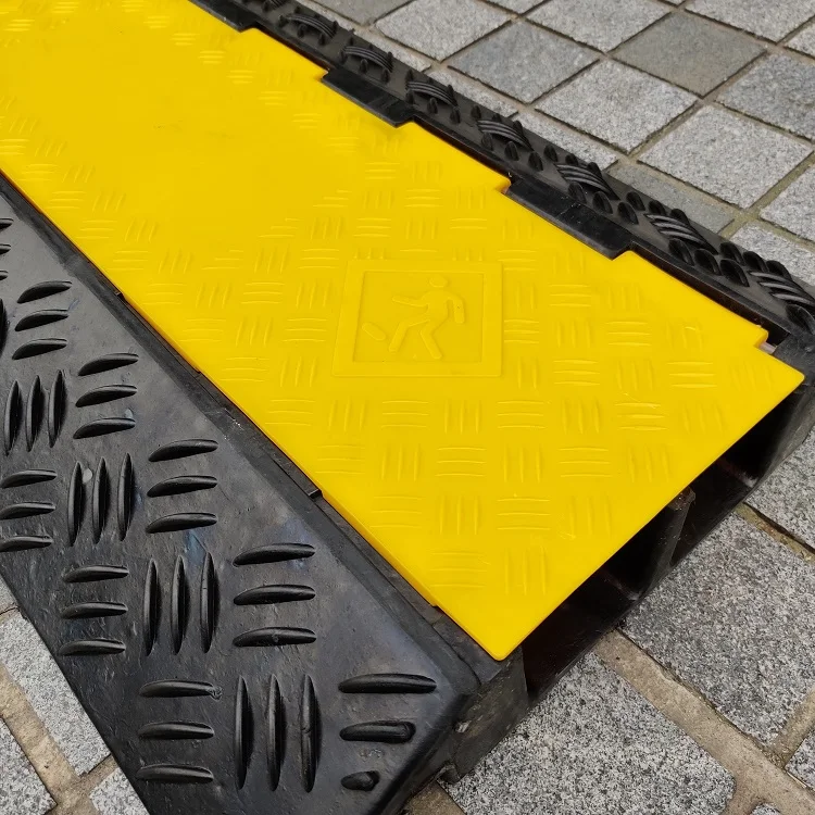 900*600*100 Heavy Duty 2 канала дорожного движения отверстие рамки резиновые ПВХ снижение скорости кабель пандус протектора в