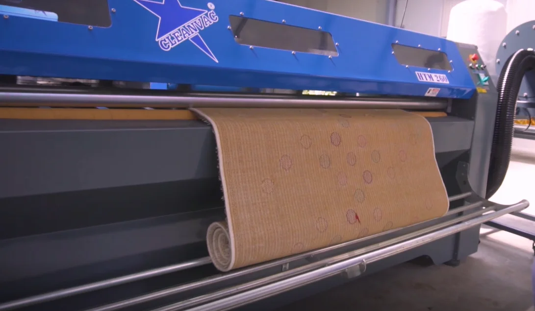 Automatic carpet rug dust remover cleaning machine