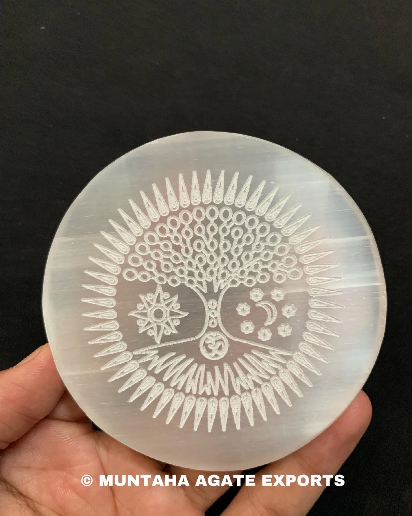 Beautiful Sun Face Engraved Selenite Charging Plate White Crystal round Circle Shape Muntaha Agate round Shape Engraved Plate