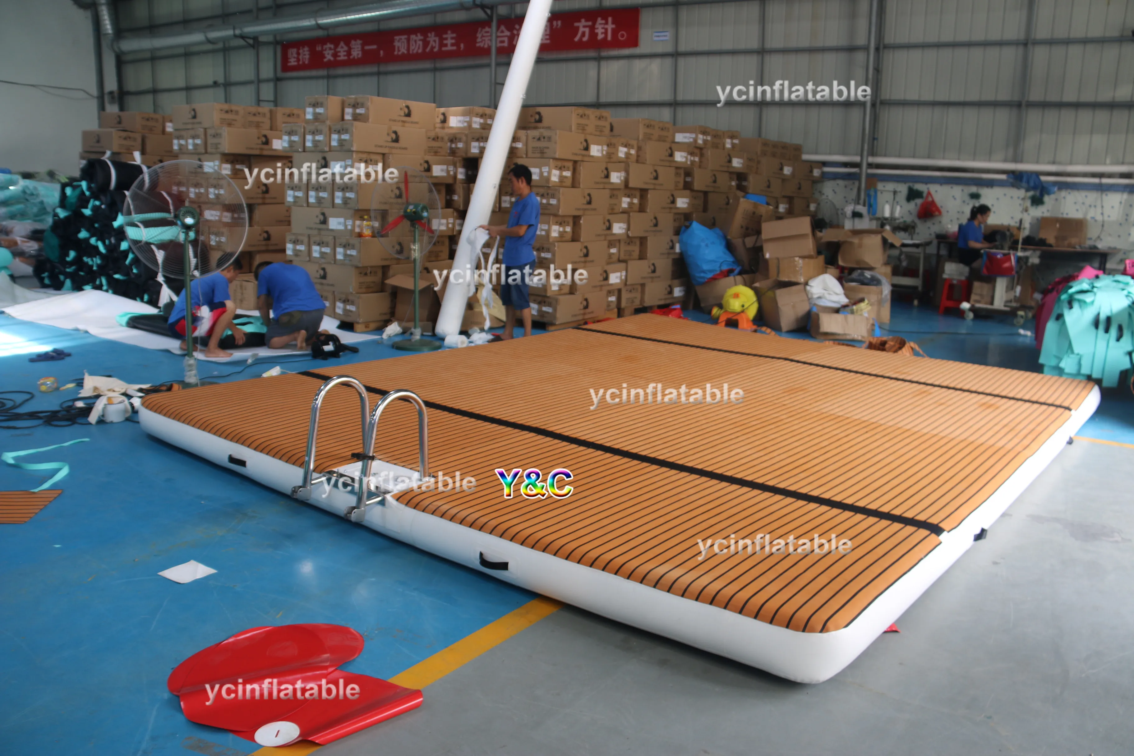 inflatable dock with stainless steel ladder\t