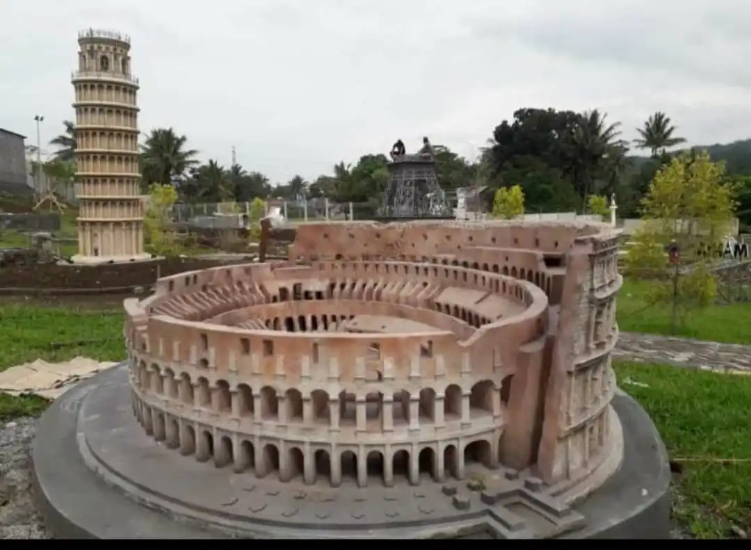 Hot Sale 100% GRC Resin Fiber Custom Statue  For Indoors Outdoors Dreamland Candyland Amusement Garden Water Theme Park Statue