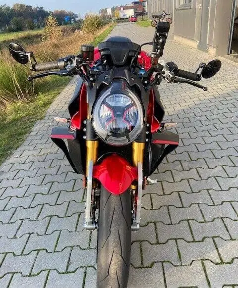M V Agu sta Brutale 1000
