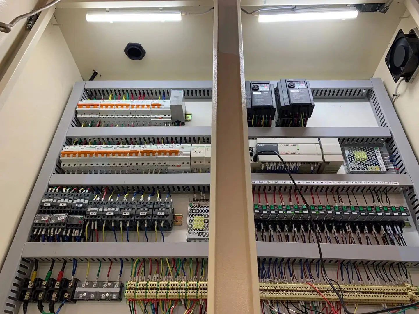 
Low Maintenance Cost Pass-Through (In-Line Continuous Processing) Sandblasting Systems With 380V/440V Power 