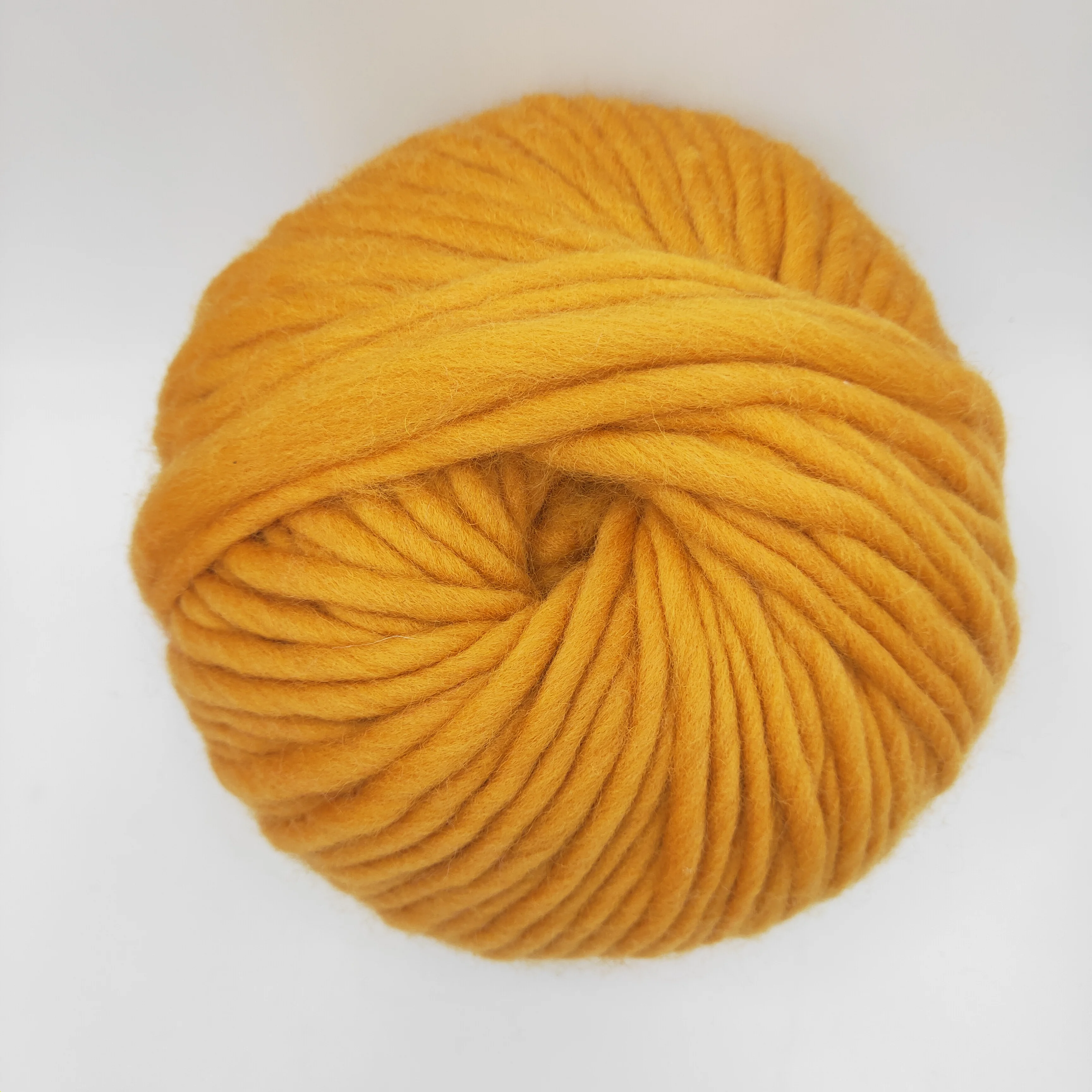 Super wash wool yarn in 100% merino material for hand knitting scarves