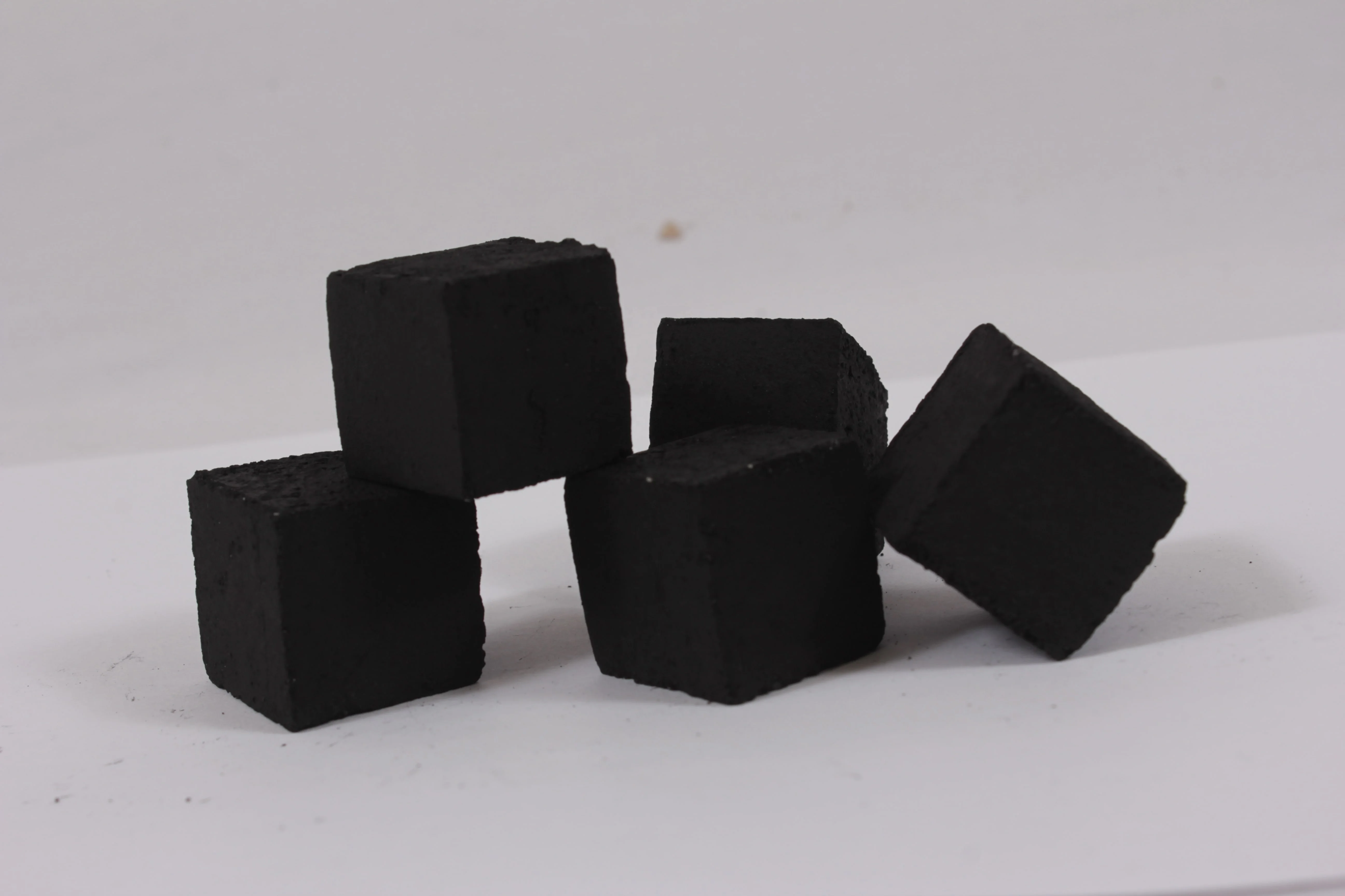 Biodegradable 1 kg Coconut Shell Charcoal Briquette For Shisha Hookah