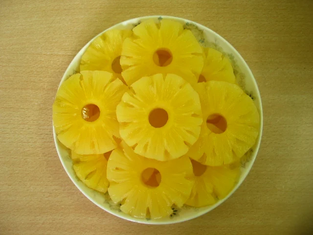 Консервированные ломтики ананаса в легком сиропе 580 мл Высокое качество